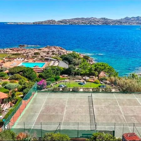 Casa Mughetto R5055 Wifi, Seafront, Private Sea Access, Swimming Pool 別荘